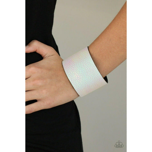 Cosmo Cruise - White Snap Bracelet 1005