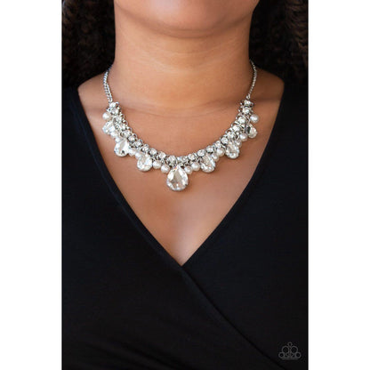 Knockout Queen – White Necklace